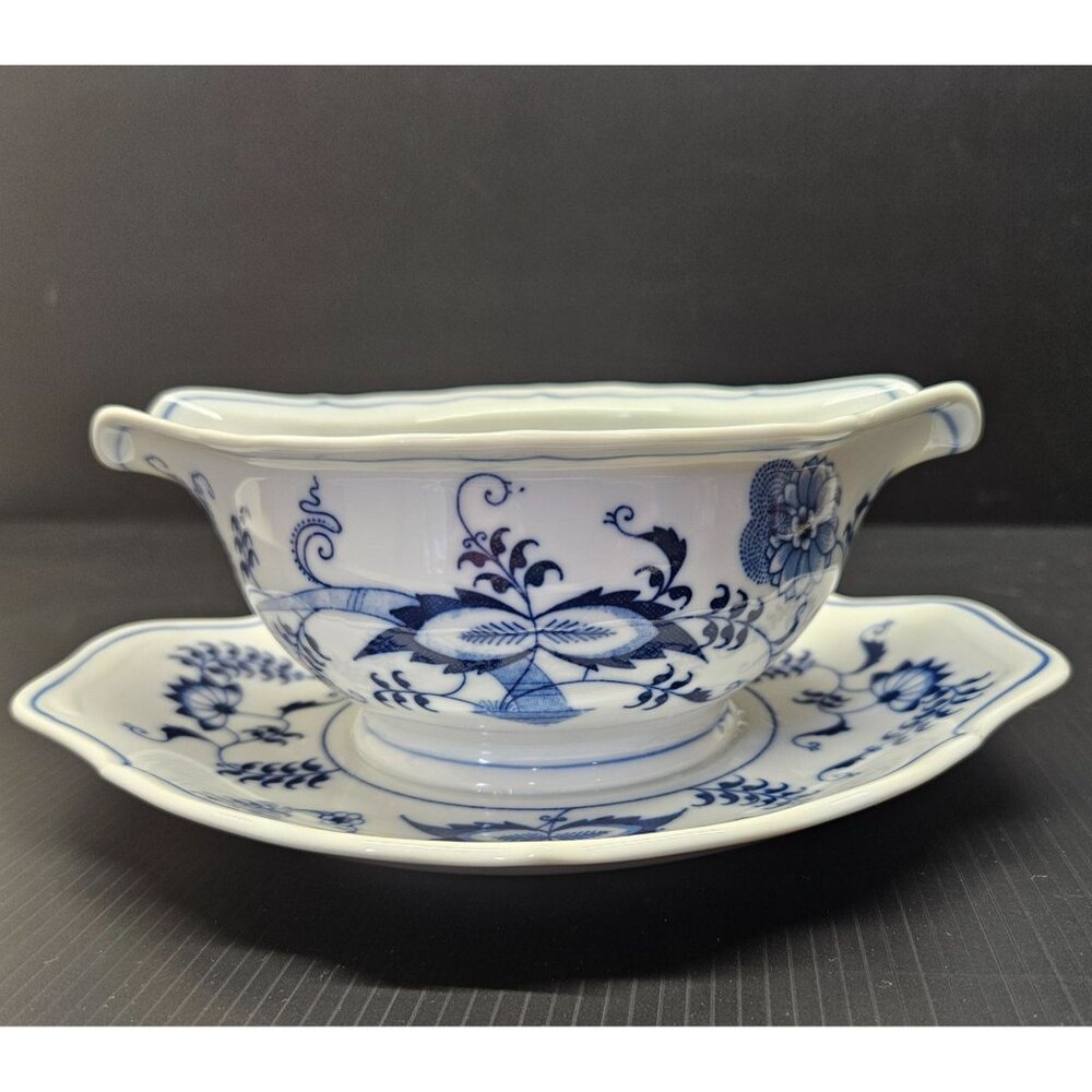 Blue Danube Japan Blue Onion Round Gravy Boat Attached Underplate